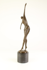 Gedetailleerd abstract dansende Bronzen man
