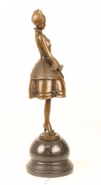 Bronzen beeld  genaamd de eenvoud