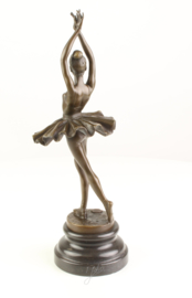 Brons beeld van  balletdanseres