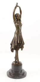 Bronzen beeld Miss Kita