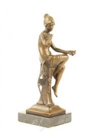 Gedetailleerd Bronzen elegante vrouw