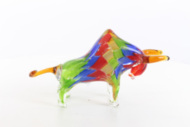 Een Murano stijl abstracte glasbeeldje van een stier