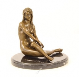 Bronzen erotische naakte vrouw