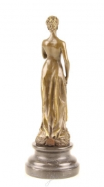 Bronzen beeld van jongen vrouw prachtig weergeven