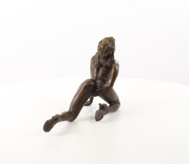 Erotisch bronzen beeld vrouw in erotische houding