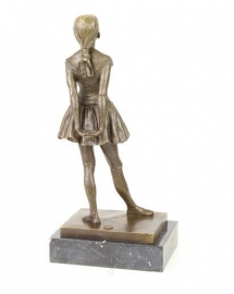 Bronzen beeld de kleine danseres. "La Danseuse de Quatorze Ans"