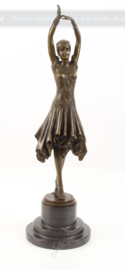 Bronzen beeld Miss Kita