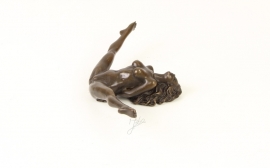 AN EROTIC BRONZE PAPERWEIGHT