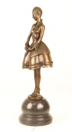 Bronzen beeld  genaamd de eenvoud