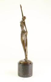 Gedetailleerd abstract dansende Bronzen vrouw