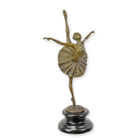 Bronzen beeld van een ballet danseres