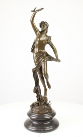 Bronzen beeld van godin Aurora