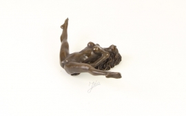 AN EROTIC BRONZE PAPERWEIGHT