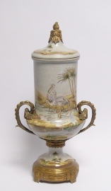 Porseleinen vaas afgewerkt met brons