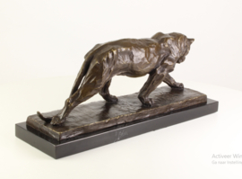 Bronzen  beeld  van een panter