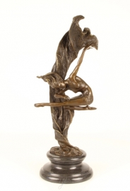 Bronzen beeld van een  swirl  danseres