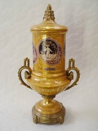 Porseleinen urn