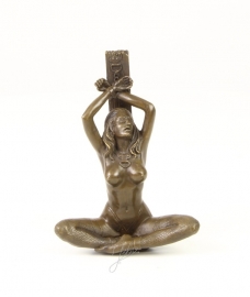 Zeer mooie brons beeld van een bondage meisje
