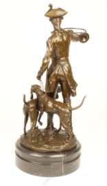 Bronzen beeld Louis XV met honden - Een waardevol sieraad op marmeren sokkel