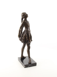 Bronzen beeld de kleine danseres. "La Danseuse de Quatorze Ans"