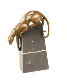 Geheel bronzen beeld van een dalende Panter