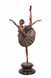 Bronzen beeld van balletdanseres