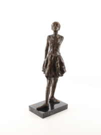 Bronzen beeld de kleine danseres. "La Danseuse de Quatorze Ans"