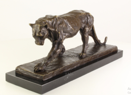 Bronzen  beeld  van een panter