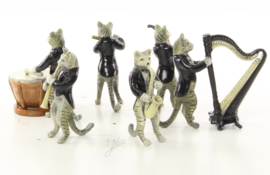 Een set van zes bronzen kat muzikanten