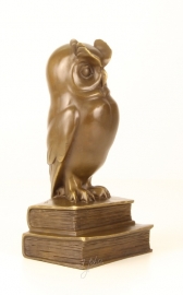 Bronzen  beeld van de wijze uil