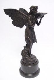 Bronzen beeld van een engel
