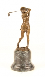 Mooi bronzen beeld van een vrouwelijke golfer