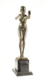 EEN BRONZEN BEELD VAN DE FENICISCHE DANSER