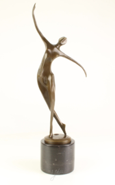 Gedetailleerd abstract dansende Bronzen vrouw