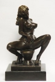 Erotische bronzen vrouw
