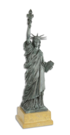 Een bronzen beeld van het Vrijheidsbeeld
