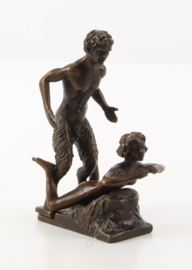 Paar erotische Bronzen beeldjes van satyr met vrouw.