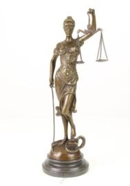 Bronzen beeld vrouwe justitia