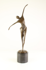Gedetailleerd abstract dansende Bronzen man