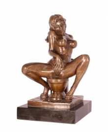 Erotische bronzen vrouw