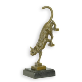 Bronzen Beeld van een Kat die de Trap Afdaalt