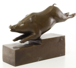 Een bronzen art deco bronzen beeld van een varken