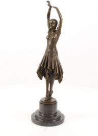 Bronzen beeld Miss Kita