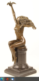 Bronzen beeld genaamd draagt de duif