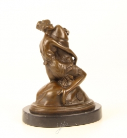 Bronzen beeld van B. Zach "THE HUG"