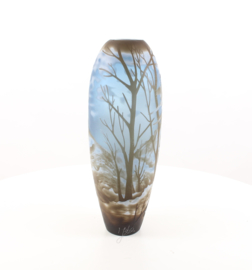 Een cameo glasvaas Winterlandschap