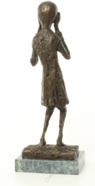 Een bronzen beeld van de schreeuw