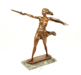 Bronzen beeld van een vrouwelijke strijder