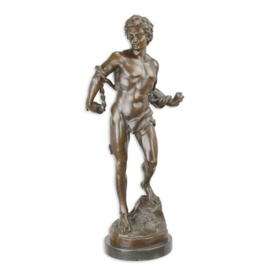 Bronzen beeld van de gebonden slaaf