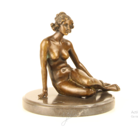 Bronzen Erotisch Beeld van Margret – Sensuele Elegantie in Kunst